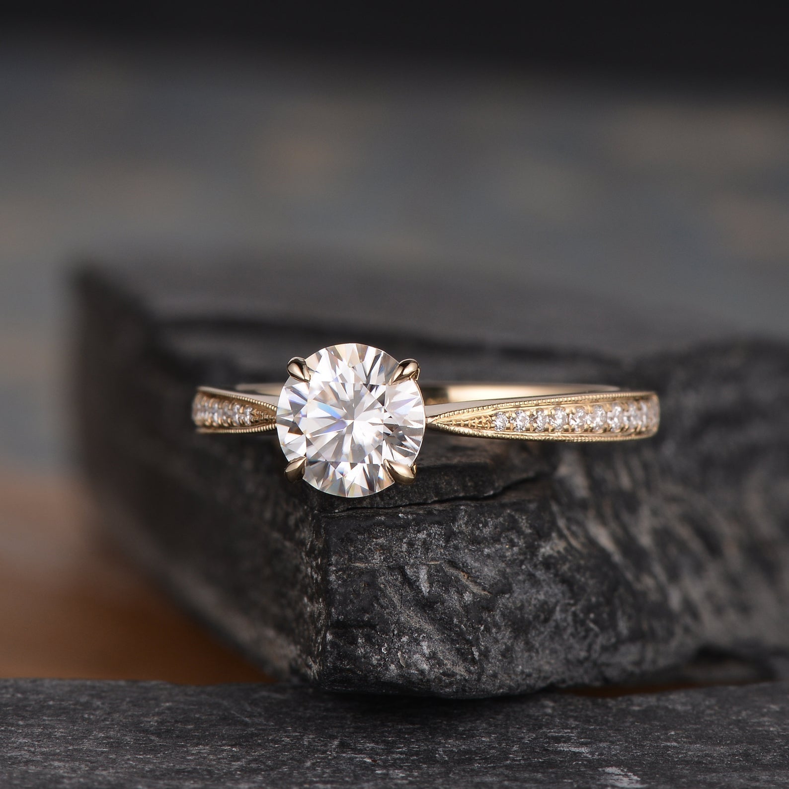 Round Cut Lab Diamond, Classic Design